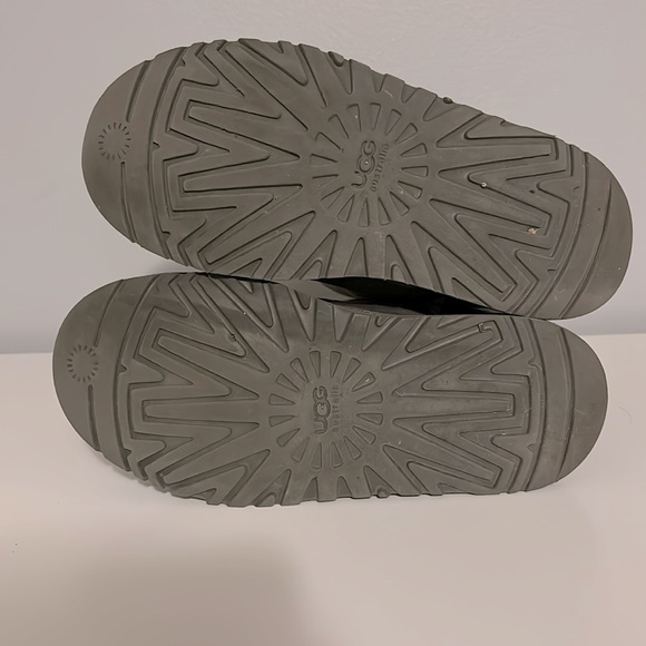 Gray UGG boots - Picture 9 of 9